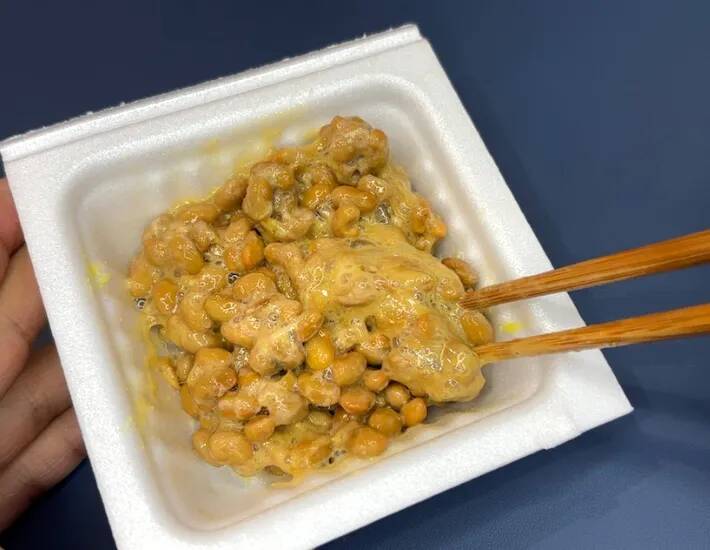 「納豆のにおいが消える」と話題の裏ワザ　意外な『ちょい足し』を試してみた結果【検証】