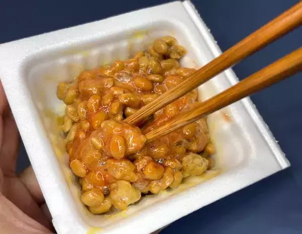 「「納豆のにおいが消える」と話題の裏ワザ　意外な『ちょい足し』を試してみた結果【検証】」の画像