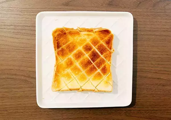 「食パンに「切り込み」を入れたら大成功！　カリッとジュワッの奇跡食感に激変」の画像