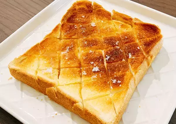 「食パンに「切り込み」を入れたら大成功！　カリッとジュワッの奇跡食感に激変」の画像