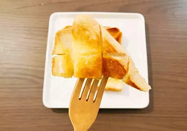 「食パンに「切り込み」を入れたら大成功！　カリッとジュワッの奇跡食感に激変」の画像