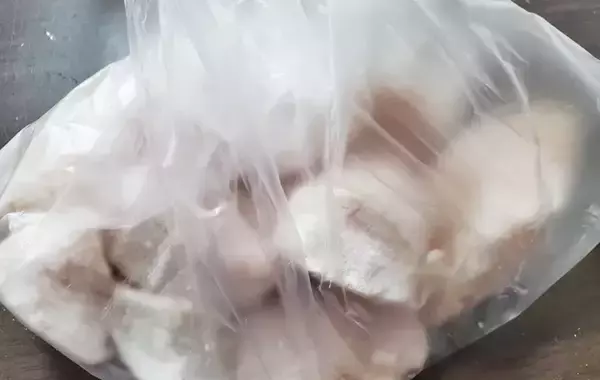 「パックの安い鶏むね肉　意外な味付けに「家族が歓声あげた」【節約レシピ】」の画像