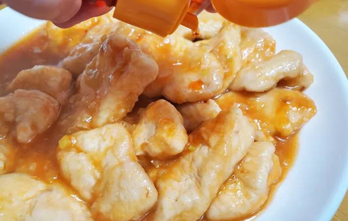 パックの安い鶏むね肉　意外な味付けに「家族が歓声あげた」【節約レシピ】