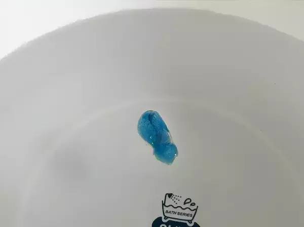 「「お風呂イヤだな…」そんな日に！　ダイソーの“魔法のカプセル”に子供も大人も思わずハマる」の画像