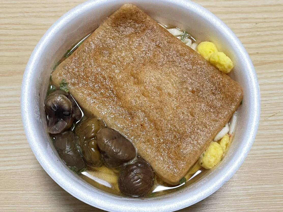 「ハマりそう…」　カップ麺のうどんをレベルアップさせた、たった1つの食材とは？