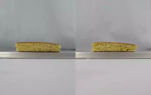 「ホットケーキミックス、よく混ぜたほうがふっくらする？　ざっくり混ぜた場合と比べてみた結果」の画像