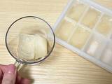 「まだ普通の氷使ってる？　グラスに『黄色の氷』を2個入れて、炭酸飲料を注ぐと…」の画像1