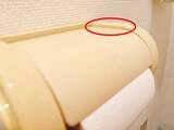 「トイレットペーパーの芯を潰して貼るだけ！　「片手でトイペが切れたらいいのに」を叶える簡単な方法」の画像5