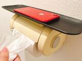 「トイレットペーパーの芯を潰して貼るだけ！　「片手でトイペが切れたらいいのに」を叶える簡単な方法」の画像9
