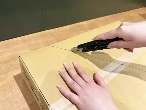 『平たいダンボール』で2個できる！　0円ファイルボックスが便利