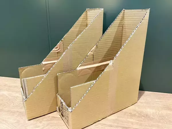 「『平たいダンボール』で2個できる！　0円ファイルボックスが便利」の画像