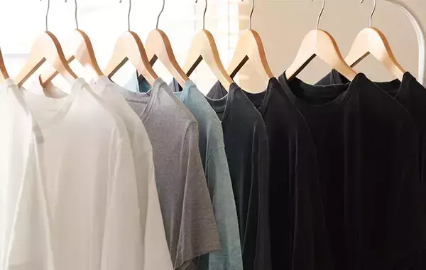「洗濯機に入れるTシャツ、脱水は『ネットのまま』『取り出す』←どっち？　プロに聞いた」の画像