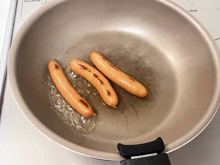 ウインナー焼く時、ちょい足ししてみて！　シェフが教えるおいしい食べ方に「その発想はなかった！」