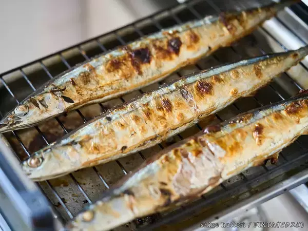 サンマを焼く時の煙、換気扇だけで十分？　部屋にニオイを残さない方法