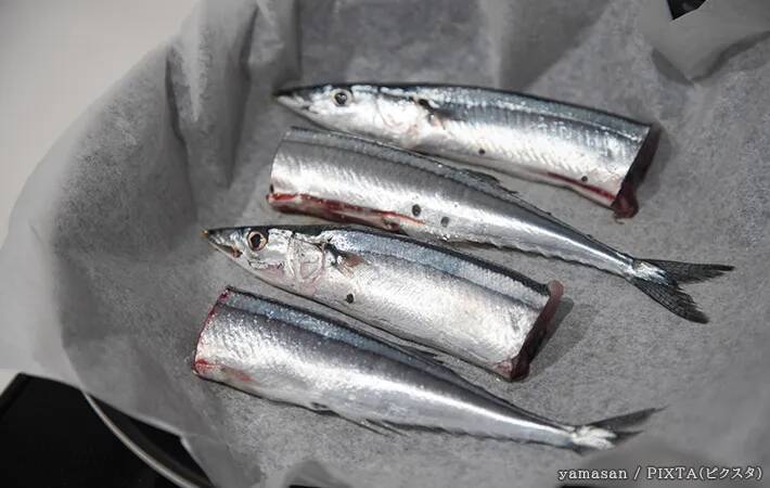サンマを焼く時の煙、換気扇だけで十分？　部屋にニオイを残さない方法