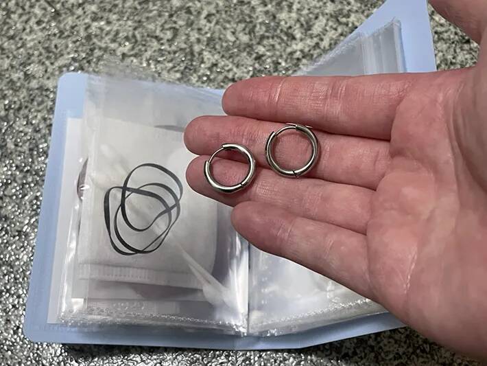 100均の『カードファイル』を旅行に！　「じゃない使い方」がパッキングに便利だった