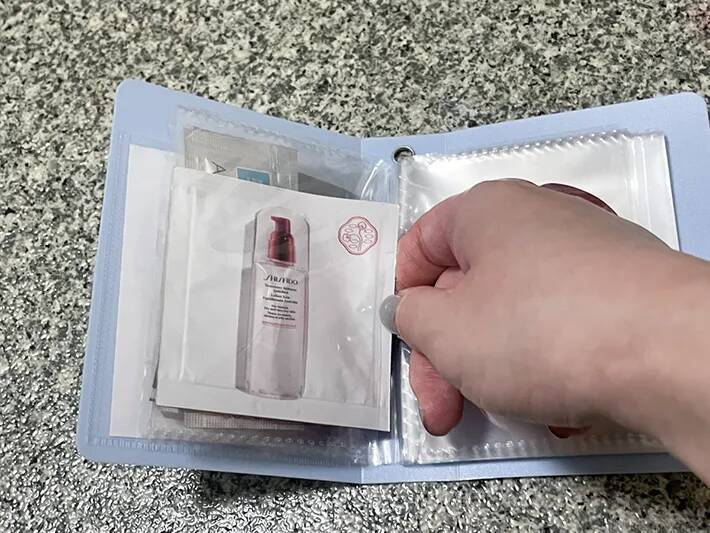 100均の『カードファイル』を旅行に！　「じゃない使い方」がパッキングに便利だった