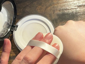 お気に入りのフェイスパウダーを持ち歩きたい！　100均のケースが問題解決してくれた理由