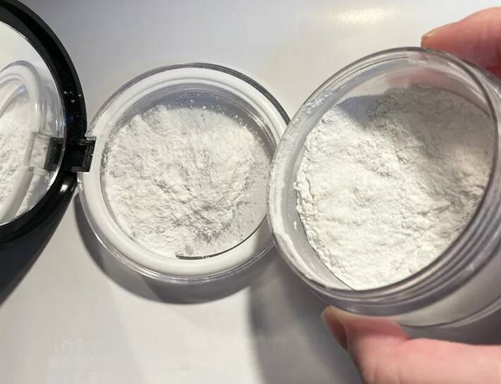 お気に入りのフェイスパウダーを持ち歩きたい！　100均のケースが問題解決してくれた理由