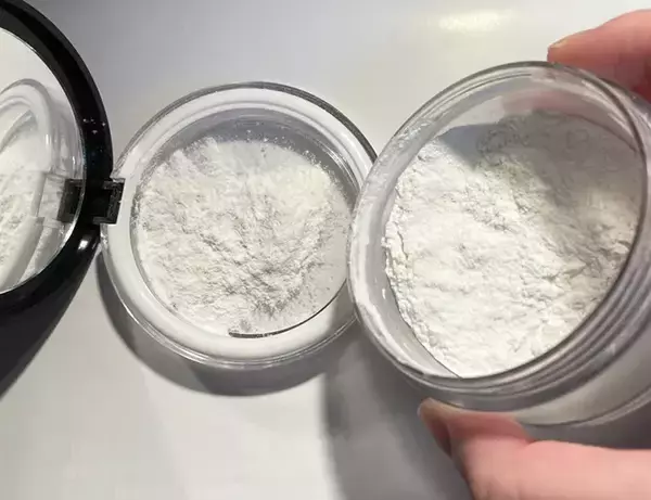 「お気に入りのフェイスパウダーを持ち歩きたい！　100均のケースが問題解決してくれた理由」の画像