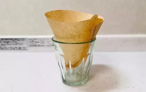 「コーヒーフィルターに入れるのは、コーヒーじゃなくて『たまご』　たった4分でホテルのようなポーチドエッグが完成！」の画像