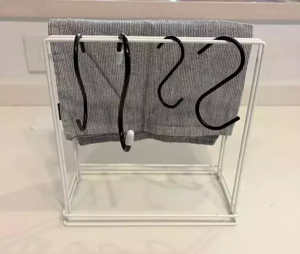 「洗った水筒の蓋に『S字フック』を…　場所を取らずに乾かす裏ワザが、こちら」の画像