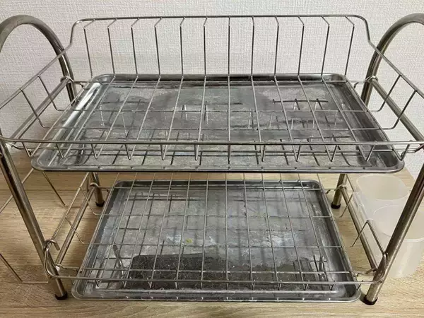 頑固な水垢、どう落とす？　調味料で試した結果に「覚えておきたい！」【キッチン掃除テク4選】