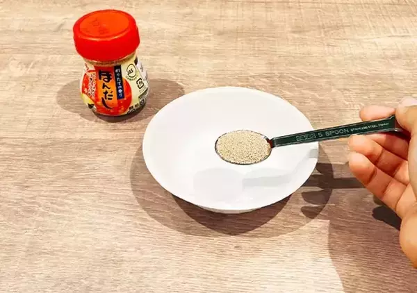 「顆粒だしに混ぜるだけでOK！　火を使わない“時短調理”レシピがこちら」の画像