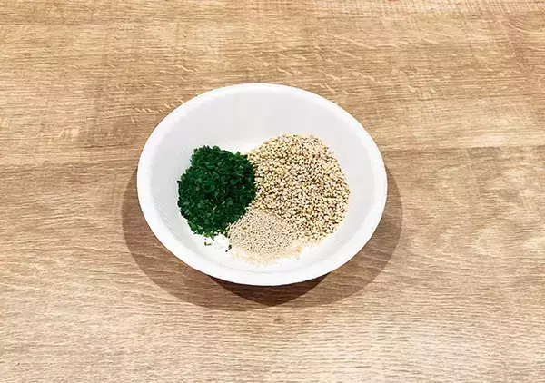 「顆粒だしに混ぜるだけでOK！　火を使わない“時短調理”レシピがこちら」の画像