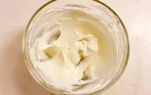 「手が止まらない…！　無印『不揃いバウム』がチーズトーストになるレシピが？「家族が大絶賛」」の画像