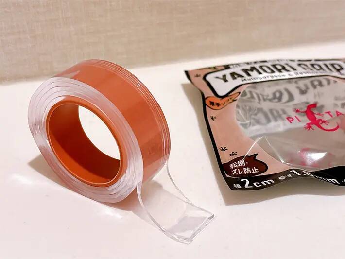 紙袋に『ゲルテープ』を1枚貼るだけ　「トイレのゴミが捨てやすい」