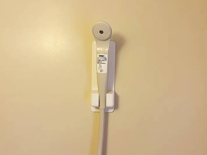 100均で買った『シャワーホルダー』が玄関で活躍？　じゃない使い方を紹介