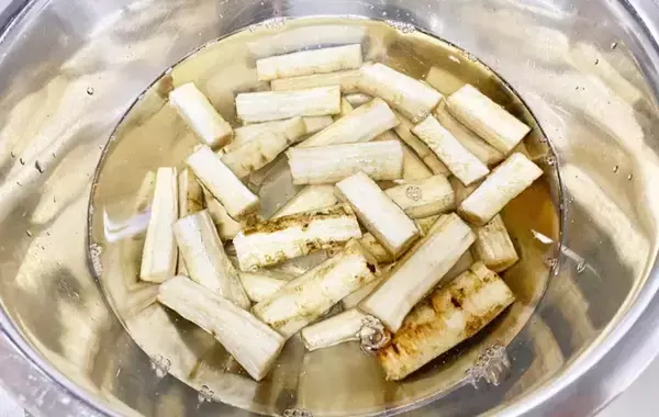 「ごぼうが苦手な子供もパクパク食べた！　甘辛炒めのレシピに「箸が止まらない」」の画像