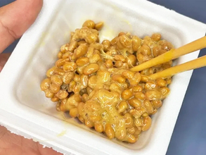 納豆に『小さじ1杯』入れてみて！　グッとまろやかになって「苦手でも食べやすそう」