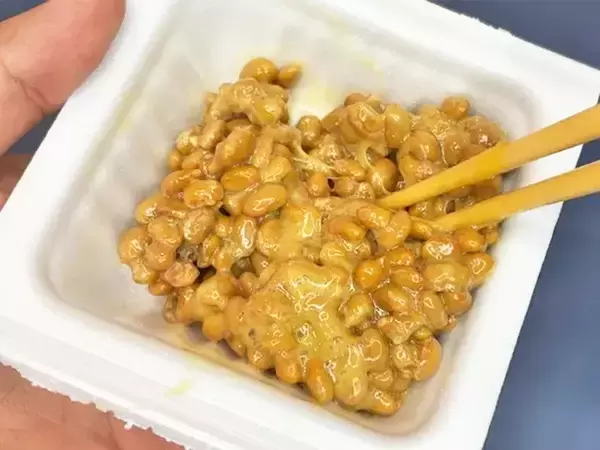 納豆に『小さじ1杯』入れてみて！　グッとまろやかになって「苦手でも食べやすそう」