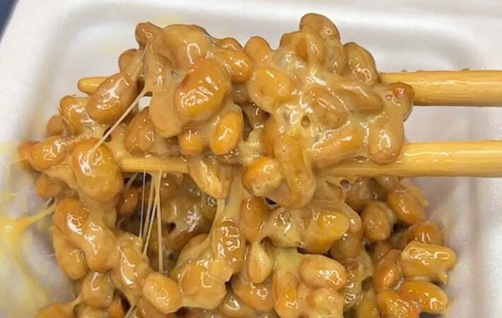 納豆に『小さじ1杯』入れてみて！　グッとまろやかになって「苦手でも食べやすそう」