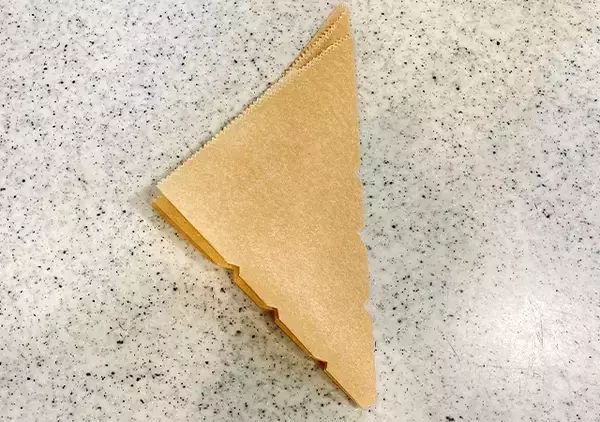 「クッキングシートを4つ折りにして？　　まさかの使い道に「目からウロコ」」の画像