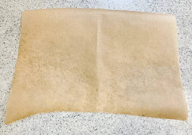 クッキングシートを4つ折りにして？　　まさかの使い道に「目からウロコ」