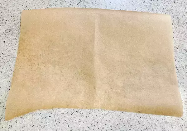 「クッキングシートを4つ折りにして？　　まさかの使い道に「目からウロコ」」の画像