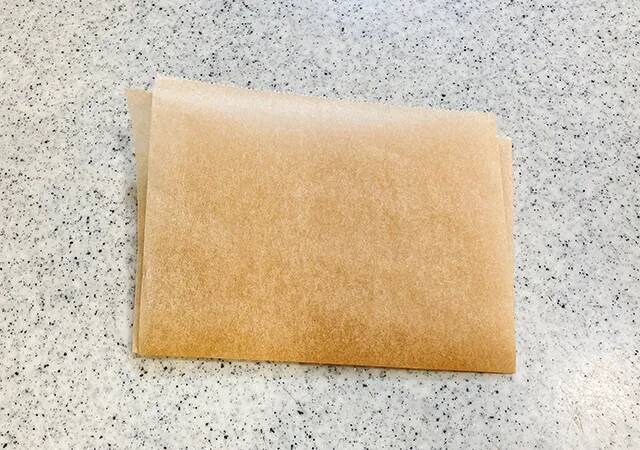 クッキングシートを4つ折りにして？　　まさかの使い道に「目からウロコ」