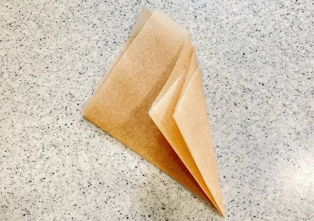 クッキングシートを4つ折りにして？　　まさかの使い道に「目からウロコ」