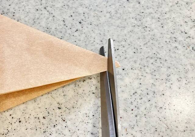 クッキングシートを4つ折りにして？　　まさかの使い道に「目からウロコ」