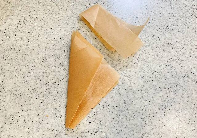 クッキングシートを4つ折りにして？　　まさかの使い道に「目からウロコ」