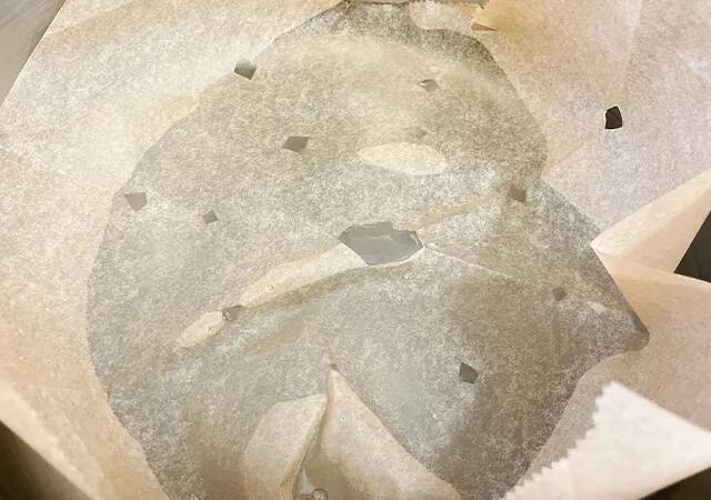 クッキングシートを4つ折りにして？　　まさかの使い道に「目からウロコ」