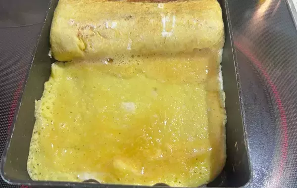 「卵2個に加えたのは…？　子供が夢中になる『ふわふわ玉子焼き』【料理の裏技】」の画像