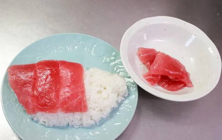 ご飯を半円形に盛って…完成した『丼ぶり』を思わず二度見「子供が喜ぶ」
