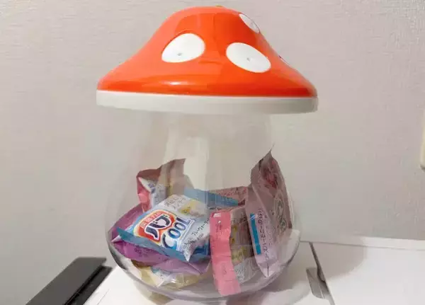 「ダイソーで買った『キノコ型のケース』　子供も喜ぶ使い道に「家中に置きたい！」」の画像