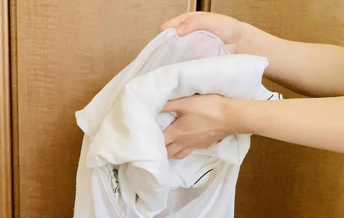 白い服の黄ばみを防ぐには？　プロ直伝『なじませ洗い』の手順がこちら