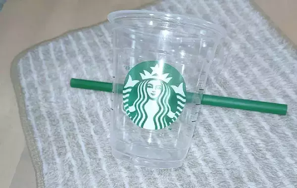 「飲み終えたスタバカップ、捨てないで！　すぐできる再利用テクに「家中に置きたい」「気分も上がる」」の画像