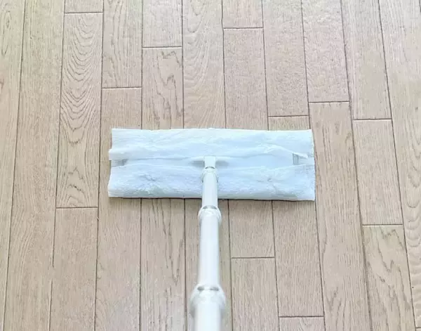 「トイレ用洗剤は使わないで！　フローリング掃除の落とし穴に「ゾッ」」の画像
